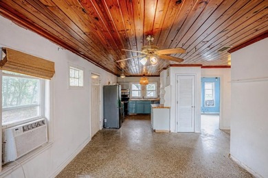 Located in the heart of Laguna Beach, this charming 2 bedroom - photo 5
