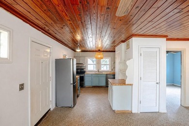 Located in the heart of Laguna Beach, this charming 2 bedroom - photo 6
