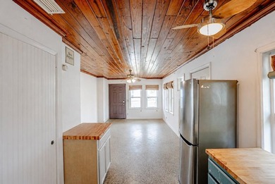 Located in the heart of Laguna Beach, this charming 2 bedroom - photo 7