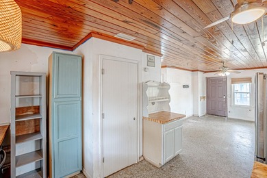 Located in the heart of Laguna Beach, this charming 2 bedroom - photo 8