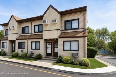 LOOK NO FURTHER!! THIS BEAUTIFULLY RENOVATED END-UNIT CONDO IS - photo 2