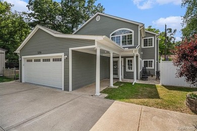 Middle Straights Lake Home For Sale in Commerce Twp Michigan