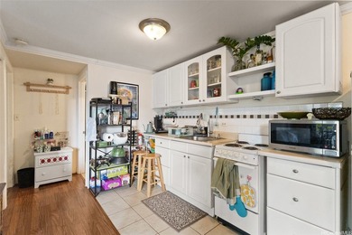 Rare opportunity to own two separate homes on one lot. Two - photo 6
