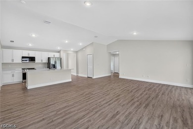 MOVE-IN READY-DON'T WAIT, CLOSING ASSISTANCE AVAILABLE! This - photo 17