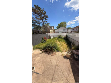 Charming 3-bedroom, 1.5-bath residence featuring a spacious - photo 6