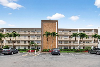 Well-located 2BR/1.5BA condo in Boca Raton's desirable Century - photo 1
