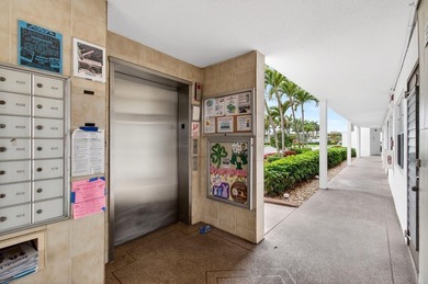 Well-located 2BR/1.5BA condo in Boca Raton's desirable Century - photo 3
