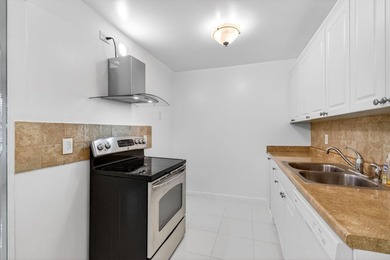 Well-located 2BR/1.5BA condo in Boca Raton's desirable Century - photo 8
