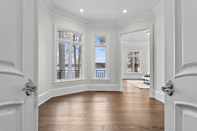 COMPLETELY RENOVATED ESTATE COMMANDING MAIN-LAKE VIEWS IN A - photo 30