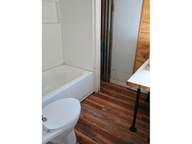 Private Lake Community, Older Mobile Home SOLD - photo 16