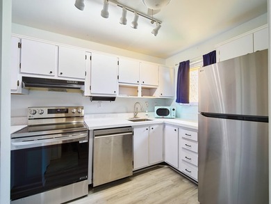 Charming 1BR/1.5BA condo overlooking the golf course in the - photo 7