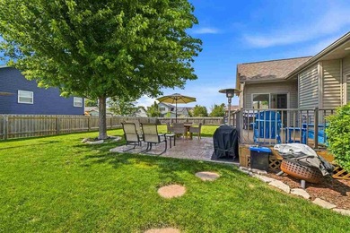 This expansive brick front ranch home exudes curb appeal! - photo 3
