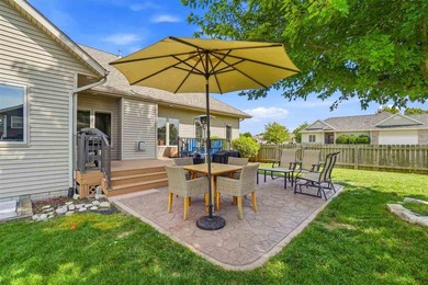 This expansive brick front ranch home exudes curb appeal! - photo 4