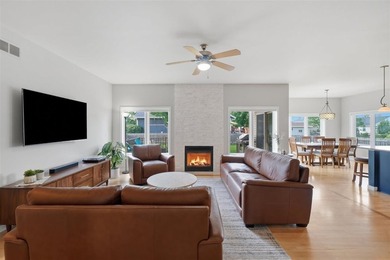 This expansive brick front ranch home exudes curb appeal! - photo 9
