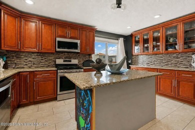 Rising across four distinct levels in the highly desirable Bulls - photo 5