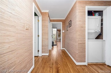 Beautiful Georgian-style townhouse condominium in a prime - photo 18