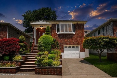 Exceptional Value in Lower Todt Hill! Welcome to this - photo 2