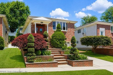 Exceptional Value in Lower Todt Hill! Welcome to this - photo 3