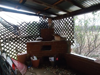 NEW PRICE and perfect location! This property is conveniently