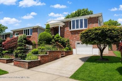 Exceptional Value in Lower Todt Hill! Welcome to this - photo 4