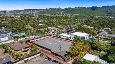 Situated in one of Oahu's most sought-after neighborhoods, this - photo 5