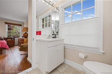 Beautiful Georgian-style townhouse condominium in a prime - photo 25