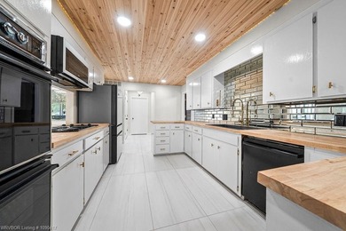 Welcome to this beautifully updated home in the heart of Fort - photo 27