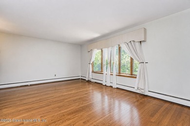 Exceptional Value in Lower Todt Hill! Welcome to this - photo 9