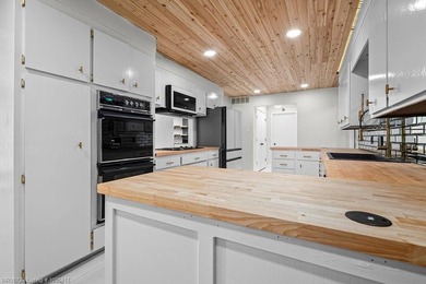 Welcome to this beautifully updated home in the heart of Fort - photo 32