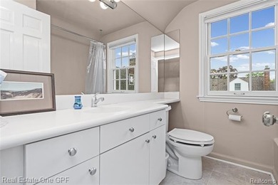 Beautiful Georgian-style townhouse condominium in a prime - photo 35
