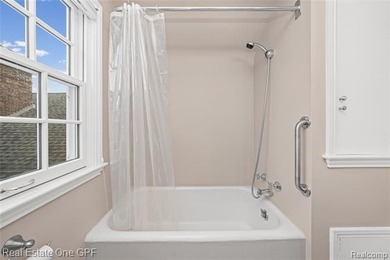 Beautiful Georgian-style townhouse condominium in a prime - photo 36