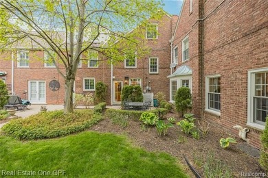 Beautiful Georgian-style townhouse condominium in a prime - photo 44