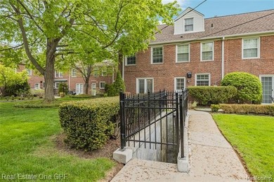 Beautiful Georgian-style townhouse condominium in a prime - photo 46