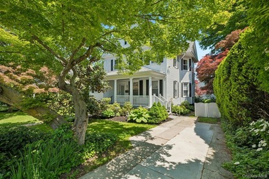 GRACIOUS, CHARMING & ALL DONE! Wonderful Huntington Village - photo 2
