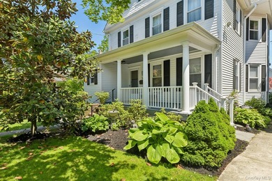 GRACIOUS, CHARMING & ALL DONE! Wonderful Huntington Village - photo 4