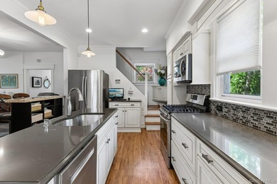 GRACIOUS, CHARMING & ALL DONE! Wonderful Huntington Village - photo 10