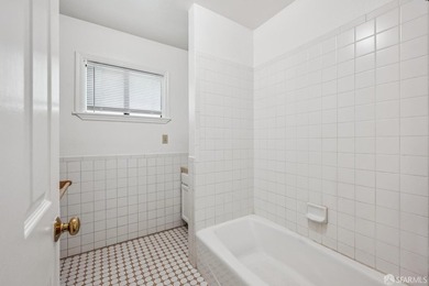 Built in 1992 and boasting generous sized 3br/2ba flats, this - photo 19