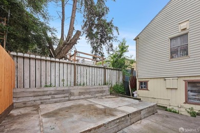 Built in 1992 and boasting generous sized 3br/2ba flats, this - photo 20