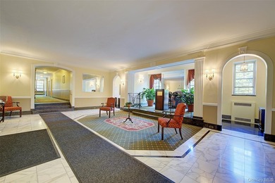 WELCOME TO FOREST HILLS SOUTH. CHARMING STUDIO APARTMENT WITH - photo 2