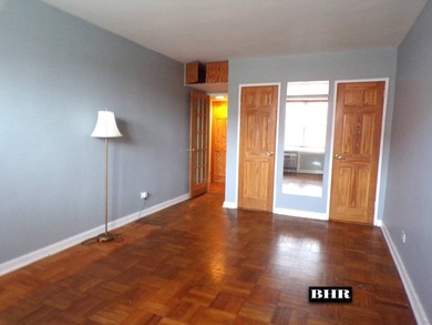 Spacious jr 4, 2-bedroom 1 bath co-op, 1 flight up from the - photo 3