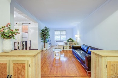 WELCOME TO FOREST HILLS SOUTH. CHARMING STUDIO APARTMENT WITH - photo 4