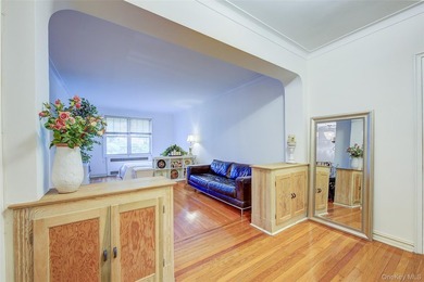 WELCOME TO FOREST HILLS SOUTH. CHARMING STUDIO APARTMENT WITH - photo 6