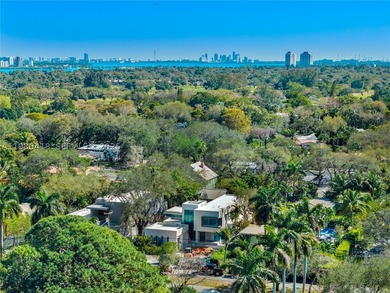 NEW ULTRA LUXURY MODERN CONSTRUCTION IN THE BLAZING BISCAYNE - photo 34