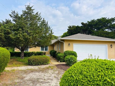 Fantastic classic beach home just a block from the ocean in the - photo 1