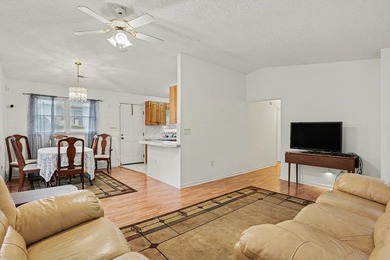 Fantastic classic beach home just a block from the ocean in the - photo 4