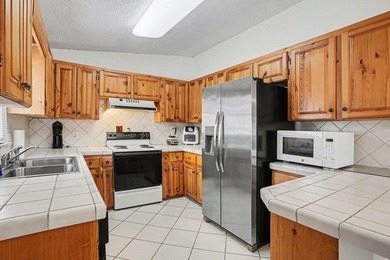 Fantastic classic beach home just a block from the ocean in the - photo 10