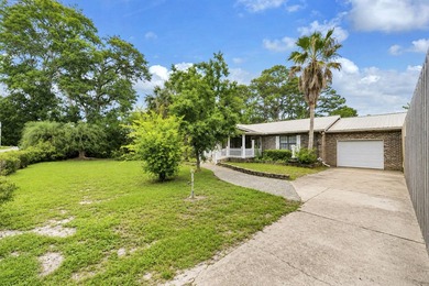 Ranch Style brick home, 3/2 with small pool on two private lots - photo 2