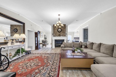 Ranch Style brick home, 3/2 with small pool on two private lots - photo 6