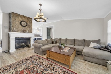 Ranch Style brick home, 3/2 with small pool on two private lots - photo 7