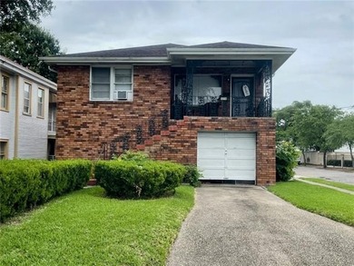 Lake Pontchartrain Home For Sale in New Orleans Louisiana